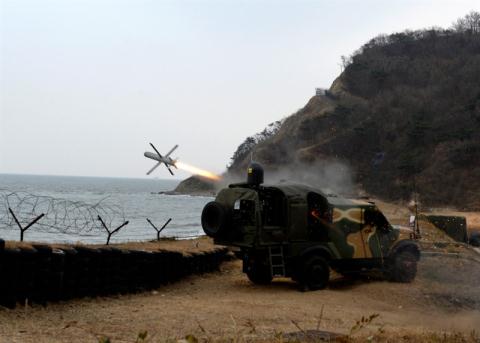 Hàn Quốc dùng tên lửa chống tăng diệt hạm Hàn Quốc dùng tên lửa chống tăng diệt hạm