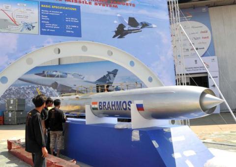 lan-dau-viet-nam-noi-ve-viec-mua-brahmos_18150237