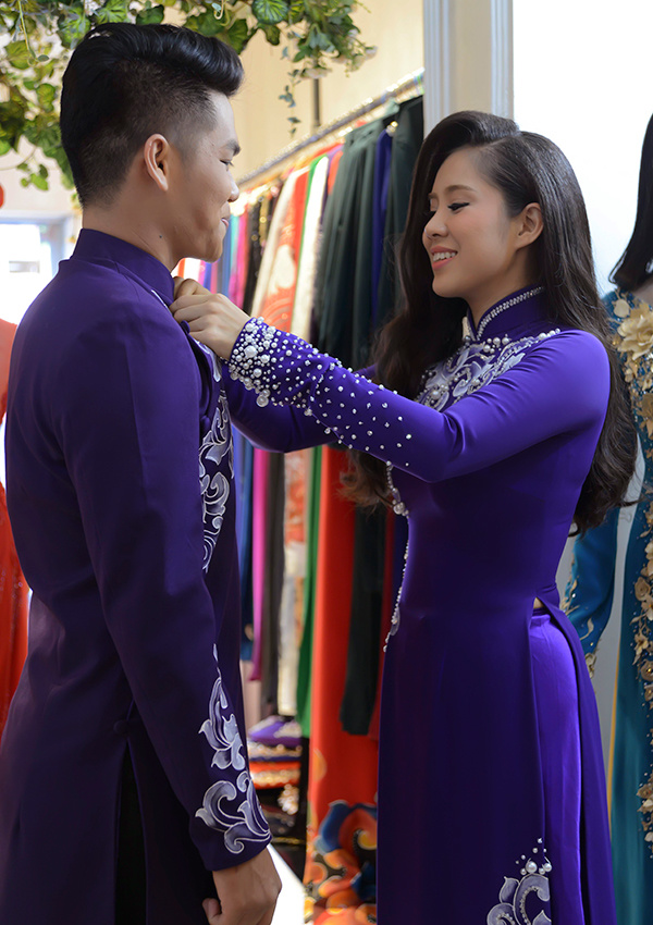 Lê Phương cùng chồng kém tuổi thử đồ cưới