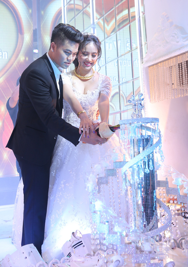 Đồng nghiệp dự tiệc cưới Lê Phương ở Trà Vinh