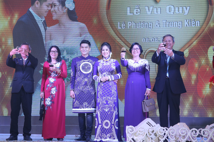 Đồng nghiệp dự tiệc cưới Lê Phương ở Trà Vinh