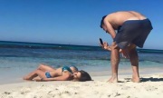 Hậu trường chụp ảnh 'không thể nhịn cười' của sao Việt