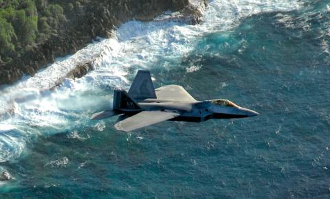 Mỹ bất lực khi F-22 không thể đánh biển