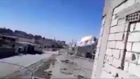 Mỹ dùng bom thông minh san phẳng cứ điểm IS tại Raqqa