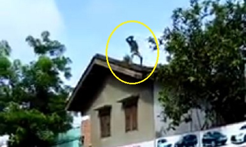 Nhân viên trạm Cai Lậy ấn còi báo động vì cục tiền lẻ gần một kg