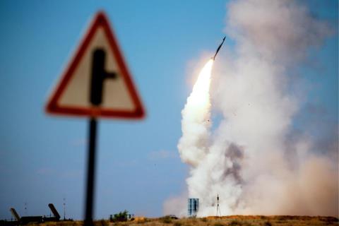S-300 khạc lửa trên trời Nga và lời mời của ông Putin