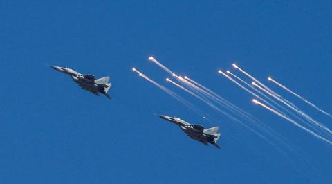 S-300 khạc lửa trên trời Nga và lời mời của ông Putin
