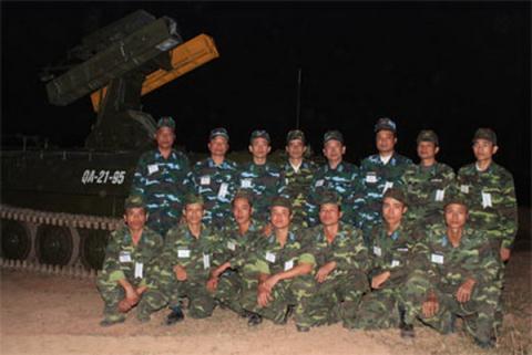 phong-khong-tam-thap-viet-nam-luyen-danh-dem_171736746