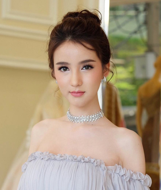 Tân Hoa hậu Chuyển giới Thái được khen xinh như Angelababy
