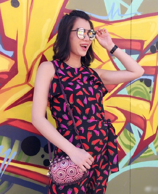 Hồ Hạnh Nhi khoe phong cách khi mang bầu
