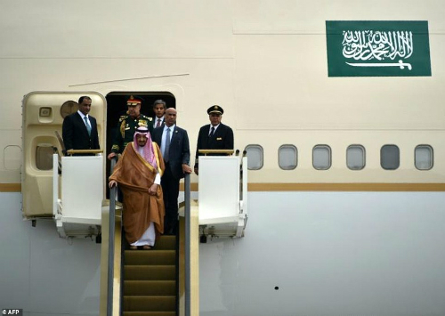 Kỳ nghỉ 100 triệu USD của vua Arab Saudi