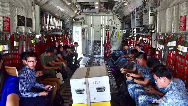 “Đỏ mắt” tìm kiếm thủy thủ mất tích trong vụ tàu chiến Mỹ va chạm tàu dầu