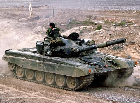 TOW bắn trực diện, T-72 Syria chỉ hơi xước da TOW bắn trực diện, T-72 Syria chỉ hơi xước da