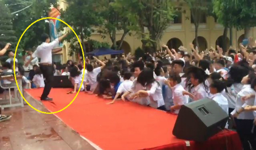 Nhân viên trạm Cai Lậy ấn còi báo động vì cục tiền lẻ gần một kg