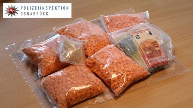 Đức tịch thu 5.000 viên thuốc lắc có hình giống ông Trump