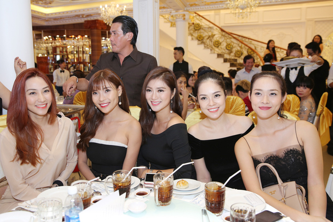 Đồng nghiệp dự tiệc cưới Lê Phương ở Trà Vinh