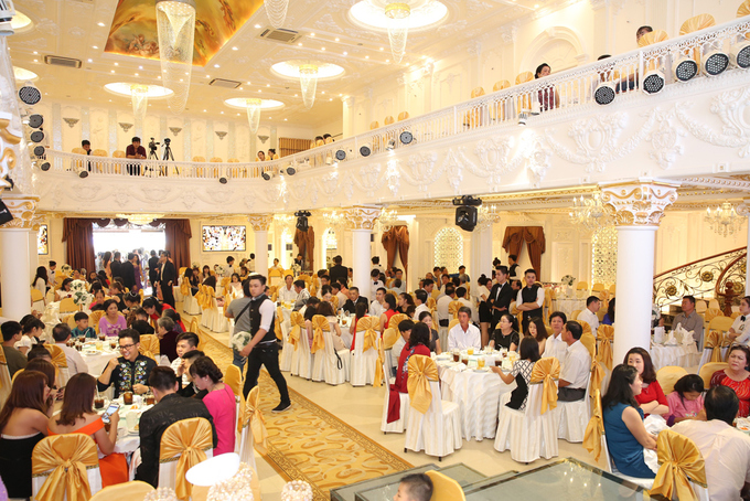 Đồng nghiệp dự tiệc cưới Lê Phương ở Trà Vinh