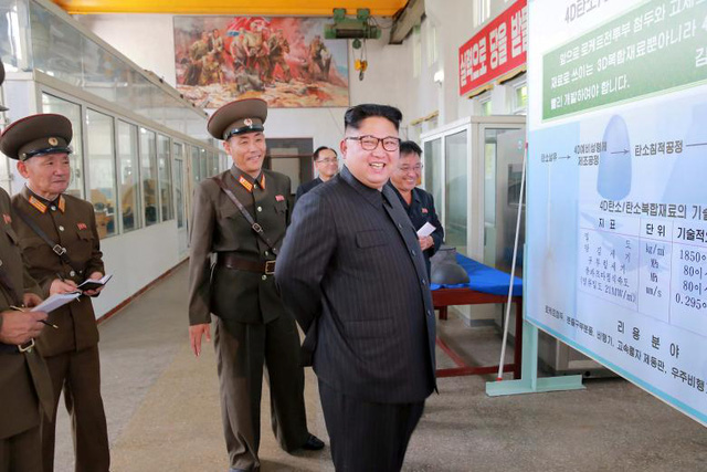 Chuyến thị sát cơ sở tên lửa giữa lúc “nước sôi lửa bỏng” của ông Kim Jong-un