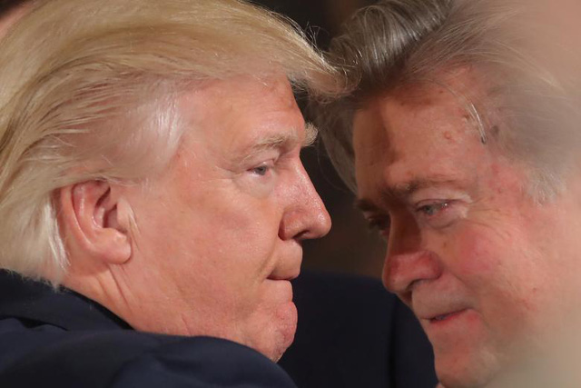Hành trình ngắn ngủi tại Nhà Trắng của “cánh tay phải” Tổng thống Trump