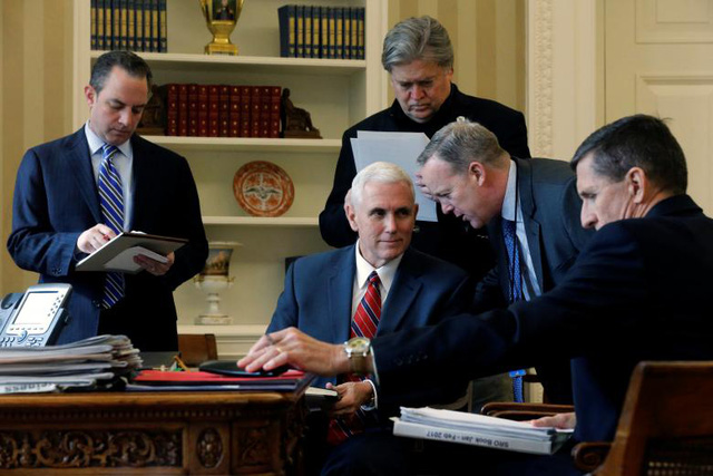 Hành trình ngắn ngủi tại Nhà Trắng của “cánh tay phải” Tổng thống Trump