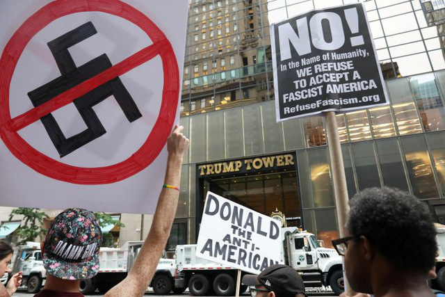 Biểu tình rầm rộ sau phát ngôn gây tranh cãi của Tổng thống Trump