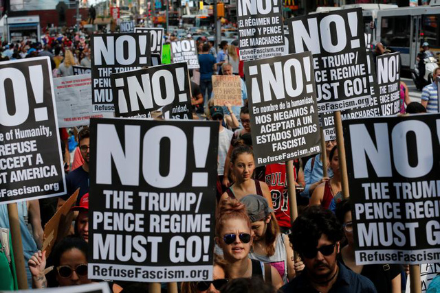 Biểu tình rầm rộ sau phát ngôn gây tranh cãi của Tổng thống Trump