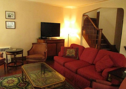 Nhà tổng thống Trump sống hồi nhỏ mở cửa cho khách thuê