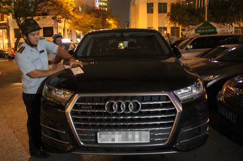 'Bãi xe khủng' giữa Sài Gòn bị ngừng hoạt động